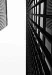 Πίνακας σε Καμβά BLACK AND WHITE ARCHITECTURAL LOW ANGLE BUILDINGS