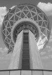 Πίνακας σε Καμβά BLACK AND WHITE ARCHITECTURAL LOW ANGLE TOWER