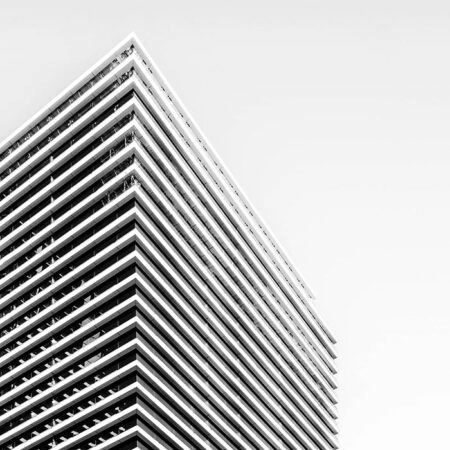 Πίνακας σε Καμβά BLACK AND WHITE ARCHITECTURAL MASSIVE TOWER 2 - Πολεις και Αρχιτεκτονικη Sticky 5