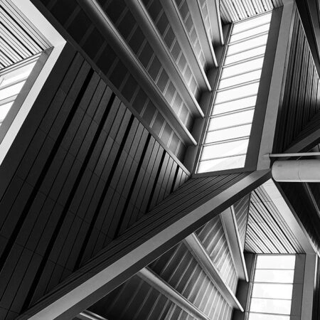 Πίνακας σε Καμβά BLACK AND WHITE ARCHITECTURAL METAL BEAMS CEILING - Πολεις και Αρχιτεκτονικη Sticky 5