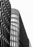 Πίνακας σε Καμβά BLACK AND WHITE ARCHITECTURAL MODERN GLASS BUILDING