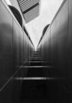 Πίνακας σε Καμβά BLACK AND WHITE ARCHITECTURAL MODERN HALLHAY