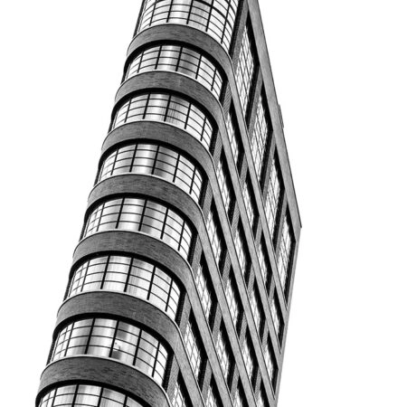 Πίνακας σε Καμβά BLACK AND WHITE ARCHITECTURAL NARROW BUILDING 2 - Πολεις και Αρχιτεκτονικη Sticky 5