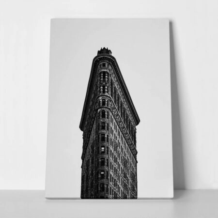 Πίνακας σε Καμβά BLACK AND WHITE ARCHITECTURAL NARROW BUILDING - Πολεις και Αρχιτεκτονικη