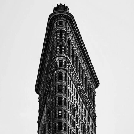 Πίνακας σε Καμβά BLACK AND WHITE ARCHITECTURAL NARROW BUILDING - Πολεις και Αρχιτεκτονικη Sticky 5
