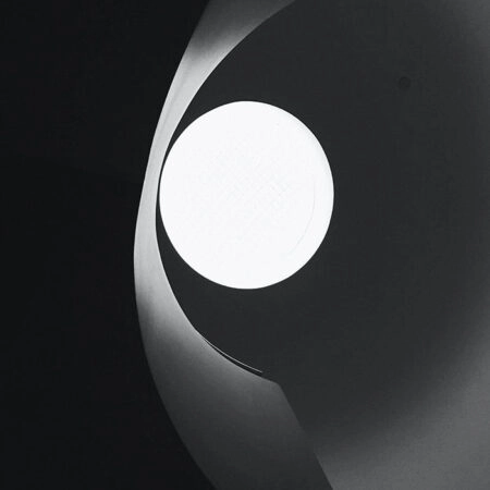 Πίνακας σε Καμβά BLACK AND WHITE ARCHITECTURAL PENDANT LAMP - Πολεις και Αρχιτεκτονικη Sticky 5