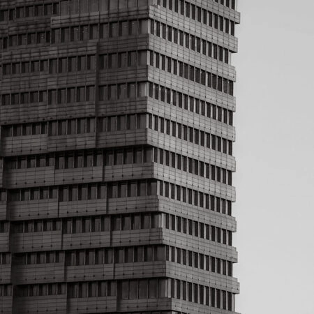 Πίνακας σε Καμβά BLACK AND WHITE ARCHITECTURAL PIXELATED FACADE - Πολεις και Αρχιτεκτονικη Sticky 5