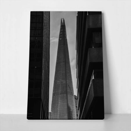 Πίνακας σε Καμβά BLACK AND WHITE ARCHITECTURAL PYRAMID SKYSCRAPER