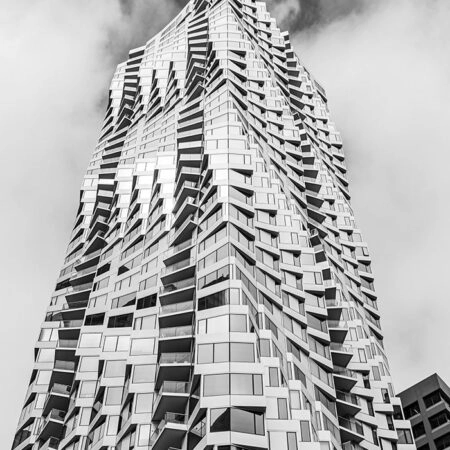 Πίνακας σε Καμβά BLACK AND WHITE ARCHITECTURAL RIPPLED FACADE - Πολεις και Αρχιτεκτονικη Sticky 5