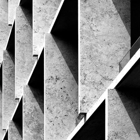 Πίνακας σε Καμβά BLACK AND WHITE ARCHITECTURAL RYTHMIC CONCRETE FINS - Πολεις και Αρχιτεκτονικη Sticky 5