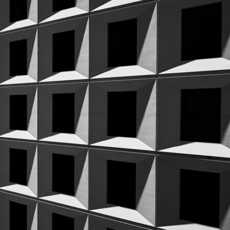 Πίνακας σε Καμβά BLACK AND WHITE ARCHITECTURAL SQUARE PATTERN FACADE - Πολεις και Αρχιτεκτονικη Sticky 5