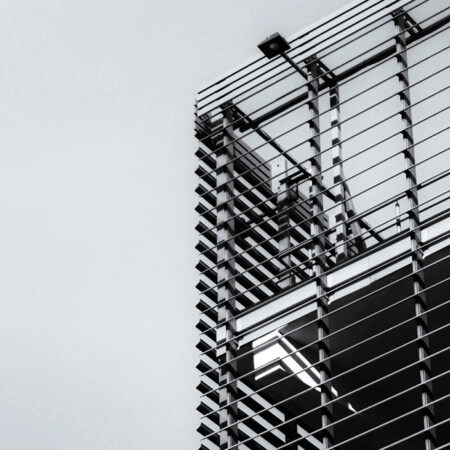 Πίνακας σε Καμβά BLACK AND WHITE ARCHITECTURAL STEEL EXTERIOR FACADE - Πολεις και Αρχιτεκτονικη Sticky 5