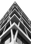 Πίνακας σε Καμβά BLACK AND WHITE ARCHITECTURAL STEEL NET FACADE