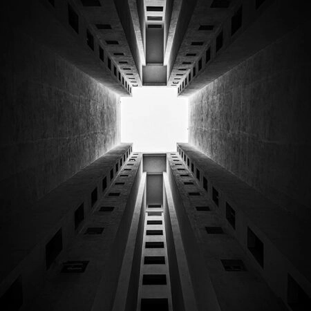 Πίνακας σε Καμβά BLACK AND WHITE ARCHITECTURAL TALL TOWER BLOCK - Πολεις και Αρχιτεκτονικη Sticky 5