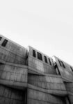 Πίνακας σε Καμβά BLACK AND WHITE ARCHITECTURAL TEXTURED CONCRETE BUILDING