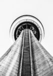 Πίνακας σε Καμβά BLACK AND WHITE ARCHITECTURAL TOWER VANTAGE POINT