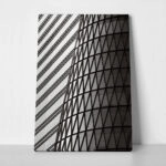 Πίνακας σε Καμβά BLACK AND WHITE ARCHITECTURAL TRIANGLE FACADE