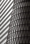 Πίνακας σε Καμβά BLACK AND WHITE ARCHITECTURAL TRIANGLE FACADE