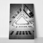 Πίνακας σε Καμβά BLACK AND WHITE ARCHITECTURAL TRIANGULAR COURTYARD