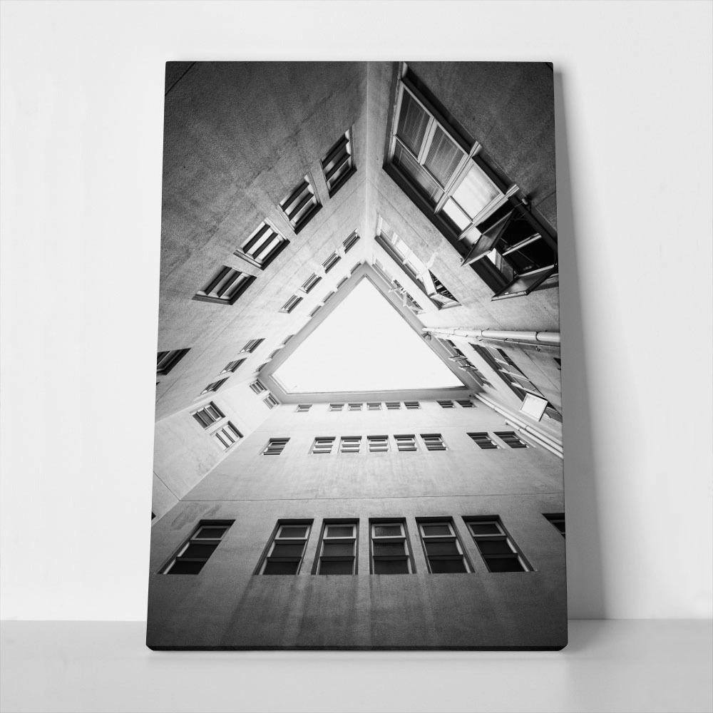 Πίνακας σε Καμβά BLACK AND WHITE ARCHITECTURAL TRIANGULAR COURTYARD