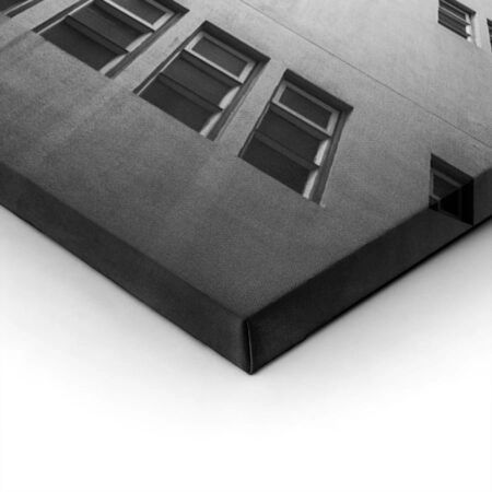 Πίνακας σε Καμβά BLACK AND WHITE ARCHITECTURAL TRIANGULAR COURTYARD - Πολεις και Αρχιτεκτονικη Sticky 1