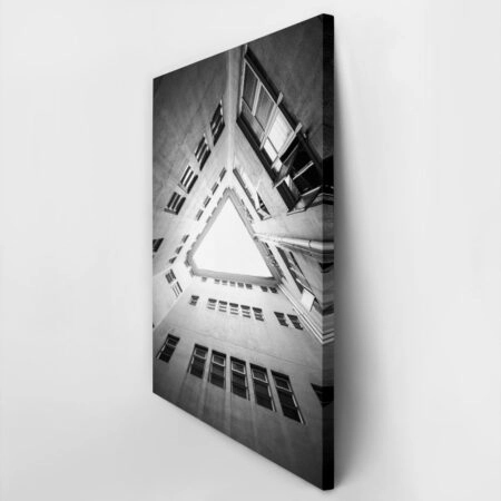 Πίνακας σε Καμβά BLACK AND WHITE ARCHITECTURAL TRIANGULAR COURTYARD - Πολεις και Αρχιτεκτονικη Sticky 2