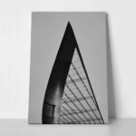 Πίνακας σε Καμβά BLACK AND WHITE ARCHITECTURAL TRIANGULAR ROOFTOP STRUCTURE