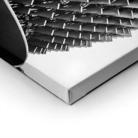 BLACK-AND-WHITE-ARCHITECTURAL-TRIANGULAR-SUNSHADES