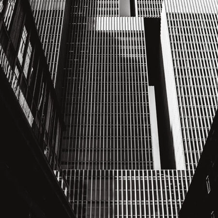 Πίνακας σε Καμβά BLACK AND WHITE ARCHITECTURAL VERTICAL LINES BUILDING - Πολεις και Αρχιτεκτονικη Sticky 5