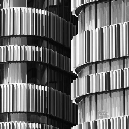 Πίνακας σε Καμβά BLACK AND WHITE ARCHITECTURAL VERTICAL STRUCTURAL ELEMENTS - Πολεις και Αρχιτεκτονικη Sticky 5