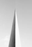 Πίνακας σε Καμβά BLACK AND WHITE ARCHITECTURAL VERTICAL WHITE PILLAR