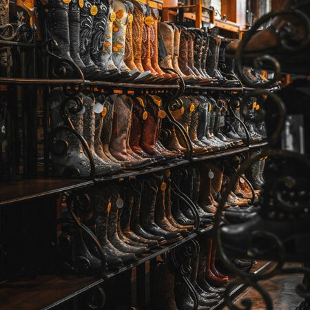 Πίνακας σε Καμβά RUSTIC FARMHOUSE BOOTS -  Sticky 5