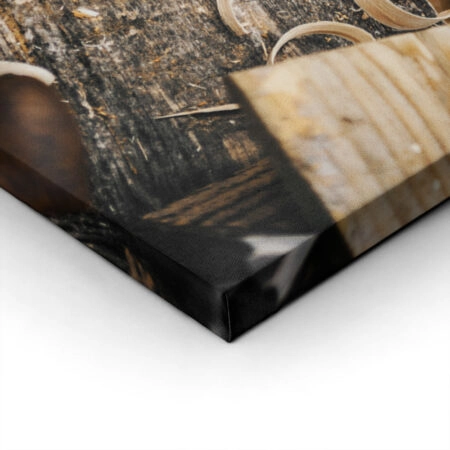 RUSTIC-FARMHOUSE-CHIPPED-WOOD