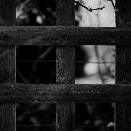 Πίνακας σε Καμβά RUSTIC FARMHOUSE FENCE -  Sticky 5