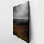 Πίνακας σε Καμβά RUSTIC FARMHOUSE FOGGY MOUNTAIN 2