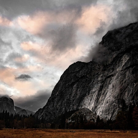 Πίνακας σε Καμβά RUSTIC FARMHOUSE FOGGY MOUNTAIN -  Sticky 5