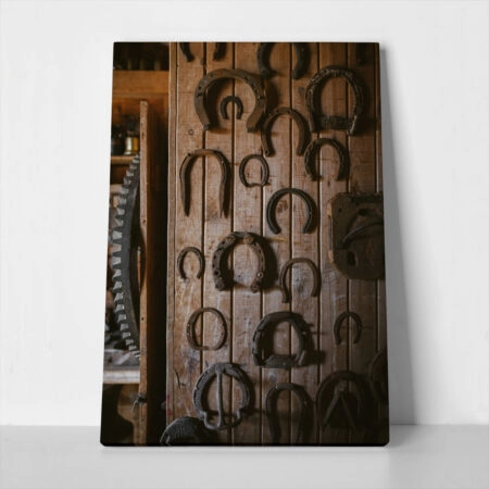 Πίνακας σε Καμβά RUSTIC FARMHOUSE HORSESHOES - 