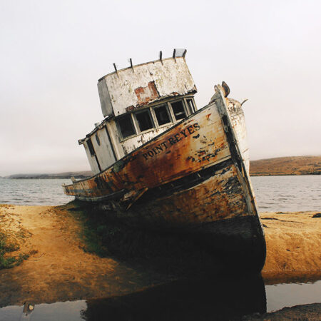 Πίνακας σε Καμβά RUSTIC FARMHOUSE OLD BOAT -  Sticky 5
