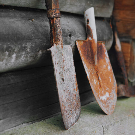 Πίνακας σε Καμβά RUSTIC FARMHOUSE OLD SHOVELS -  Sticky 5