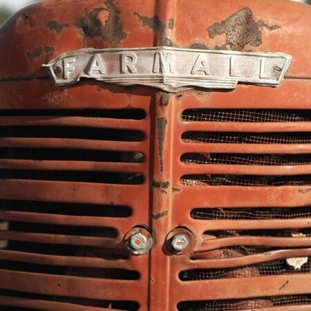 Πίνακας σε Καμβά RUSTIC FARMHOUSE OLD TRACTOR -  Sticky 5