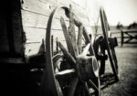 Πίνακας σε Καμβά RUSTIC FARMHOUSE OLD WHEELS 2