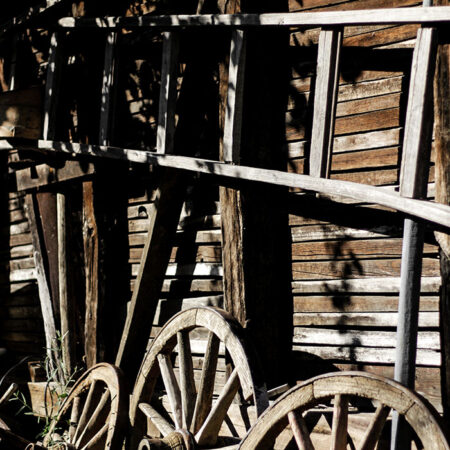 Πίνακας σε Καμβά RUSTIC FARMHOUSE OLD WHEELS -  Sticky 5