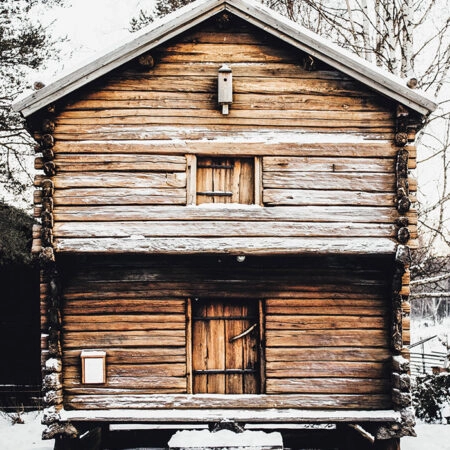 Πίνακας σε Καμβά RUSTIC FARMHOUSE SNOWY CABIN -  Sticky 5