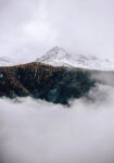 Πίνακας σε Καμβά RUSTIC FARMHOUSE SNOWY MOUNTAIN