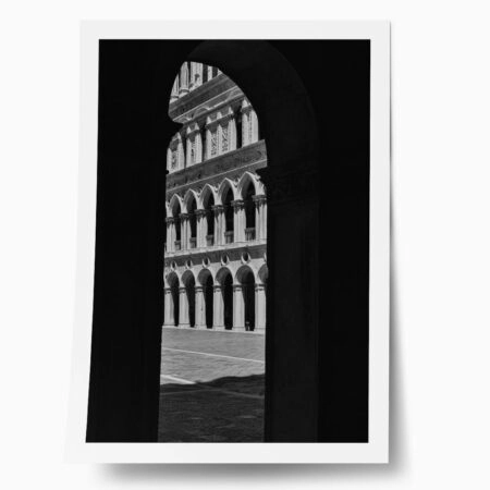 Poster BLACK AND WHITE ARCHITECTURAL ARCHWAY - Πολεις - Χαρτες