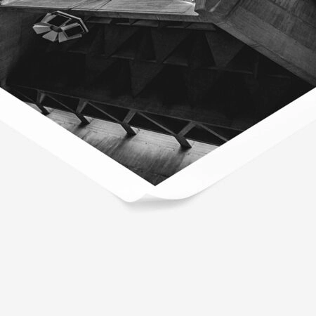 Poster BLACK AND WHITE ARCHITECTURAL CATHEDRAL INTERIOR - Πολεις - Χαρτες Sticky 1