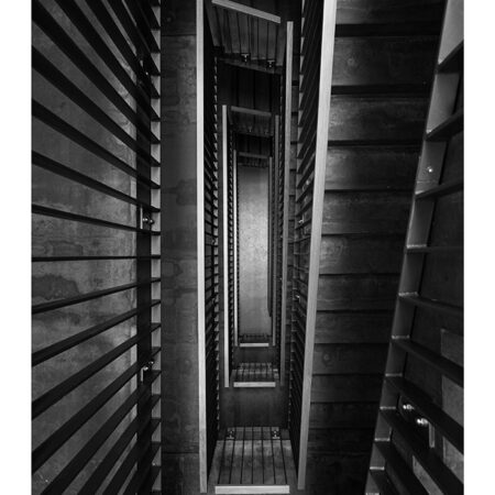 Poster BLACK AND WHITE ARCHITECTURAL CONCRETE STAIRCASE 4 - Πολεις - Χαρτες Sticky 2