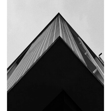 Poster BLACK AND WHITE ARCHITECTURAL CONTRASTING SHADOWS - Πολεις - Χαρτες Sticky 2