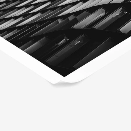 Poster BLACK AND WHITE ARCHITECTURAL CURVED BUILDING - Πολεις - Χαρτες Sticky 1
