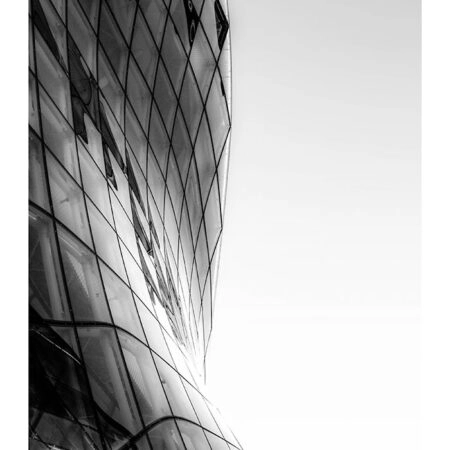 Poster BLACK AND WHITE ARCHITECTURAL CURVED GLASS BUILDING - Πολεις - Χαρτες Sticky 2